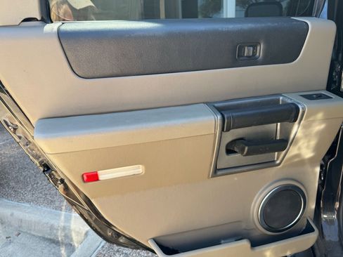 Used 2003 HUMMER H2 w/ Preferred Equipment Group image 30