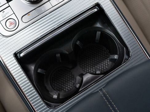 Used 2026 Bentley Flying Spur Plug-In Hybrid AWD/4WD image 31