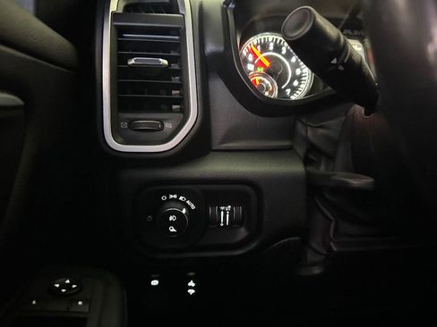 Used 2019 RAM 1500 Big Horn image 16