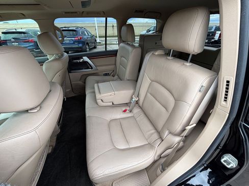 Used 2013 Toyota Land Cruiser image 23