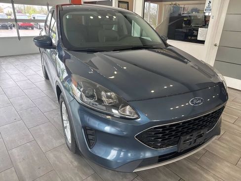 Used 2020 Ford Escape SE FWD image 2