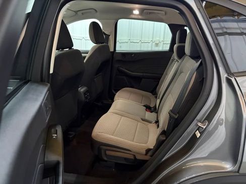 Used 2022 Ford Escape SE w/ SE Sport Appearance Package image 17