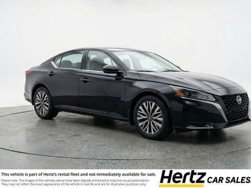 Used 2025 Nissan Altima 2.5 SV FWD image 1