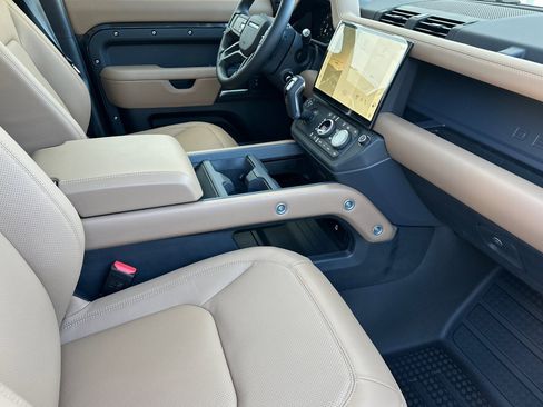 New 2026 Land Rover Defender 110 X-Dynamic SE image 15