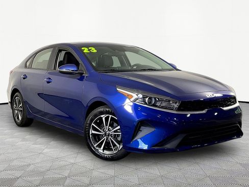 Used 2023 Kia Forte LXS w/ LXS Technology Package FWD image 3