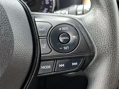 Used 2021 Toyota RAV4 XLE AWD/4WD image 25