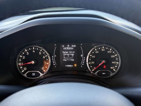 Used 2018 Jeep Renegade Altitude image 10