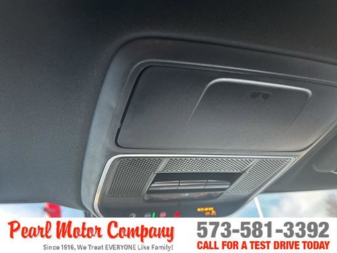 Used 2025 Chevrolet Traverse RS image 15