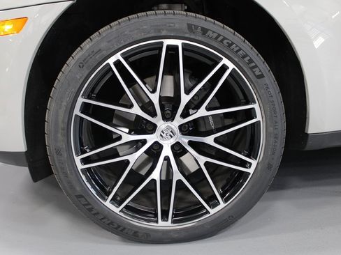 Used 2025 Porsche Macan image 10