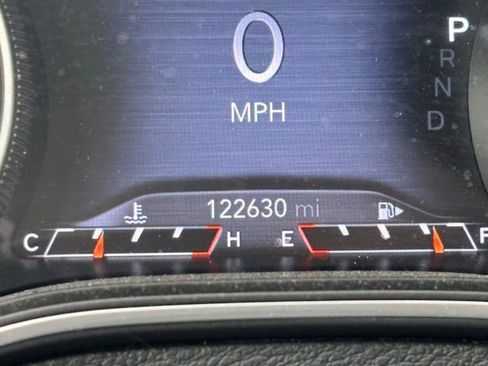 Used 2019 Jeep Cherokee Overland w/ Technology Group AWD/4WD image 7
