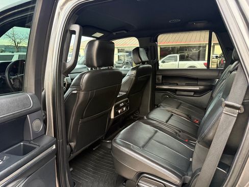Used 2018 Ford Expedition XLT w/ Equipment Group 202A RWD image 14