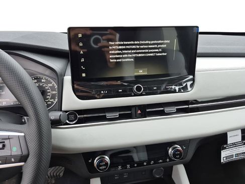 New 2026 Mitsubishi Outlander SE image 22