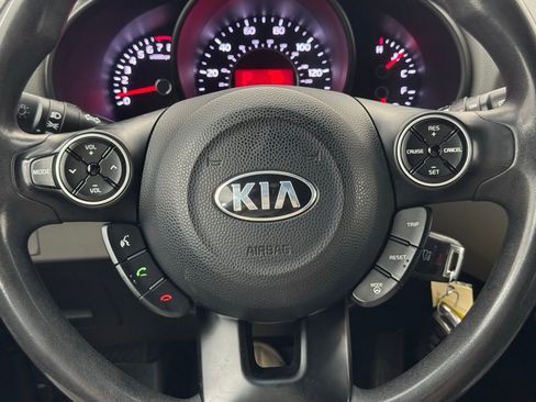 Used 2014 Kia Soul FWD image 16