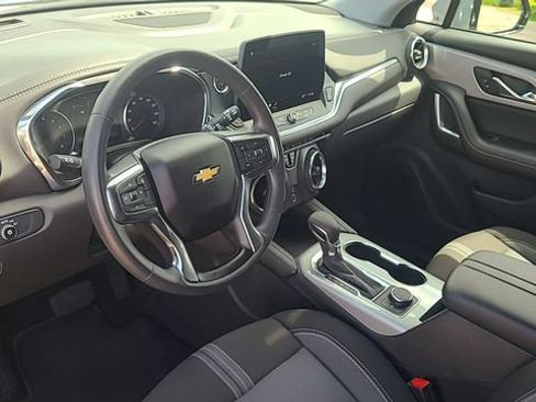 Used 2025 Chevrolet Blazer LT AWD/4WD image 9