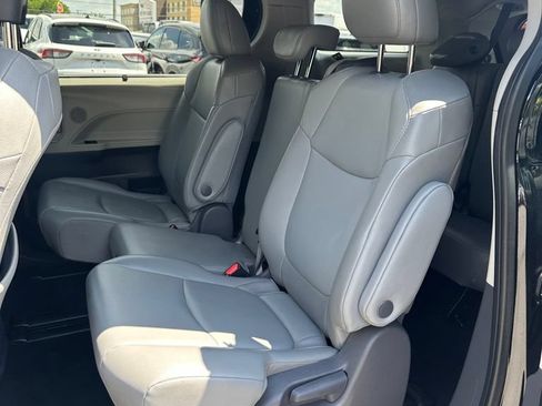 Used 2021 Toyota Sienna XLE w/ XLE Plus Package FWD image 24