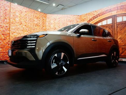 Certified 2025 Nissan Kicks SR AWD/4WD image 2