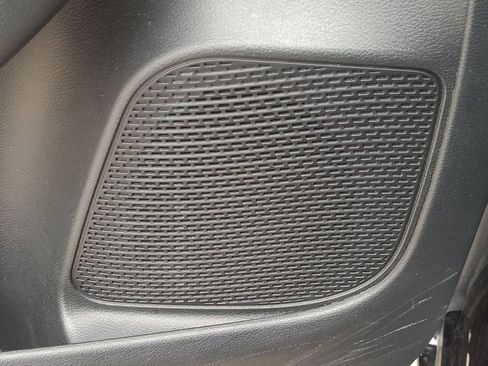 Used 2025 Chrysler Pacifica Select FWD image 25