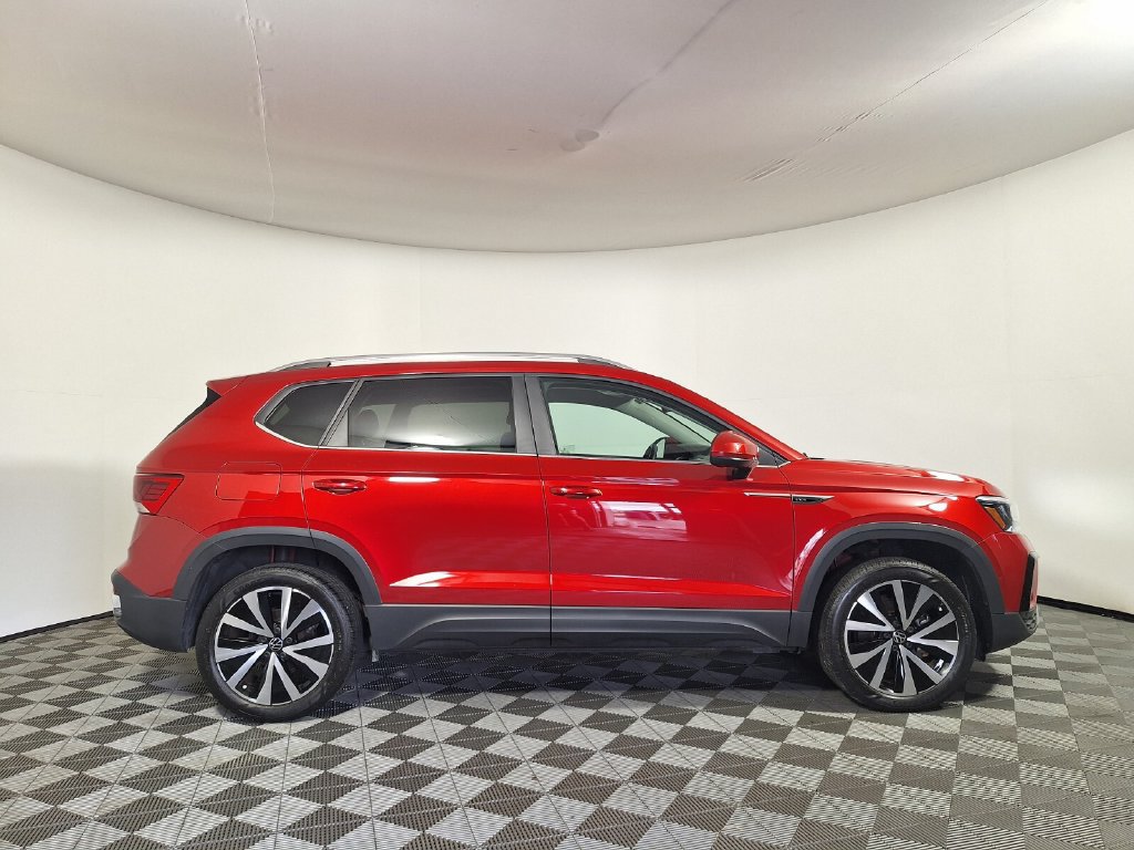 Used 2023 Volkswagen Taos SE FWD image 4