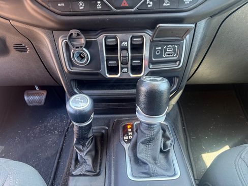 Used 2021 Jeep Wrangler Unlimited Sport AWD/4WD image 15
