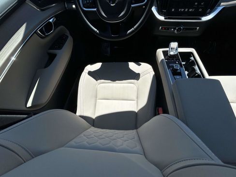 New 2026 Volvo XC90 T8 Plus w/ Protection Package Premier AWD/4WD image 15