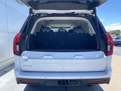 Used 2025 Ford Expedition Active AWD/4WD image 8