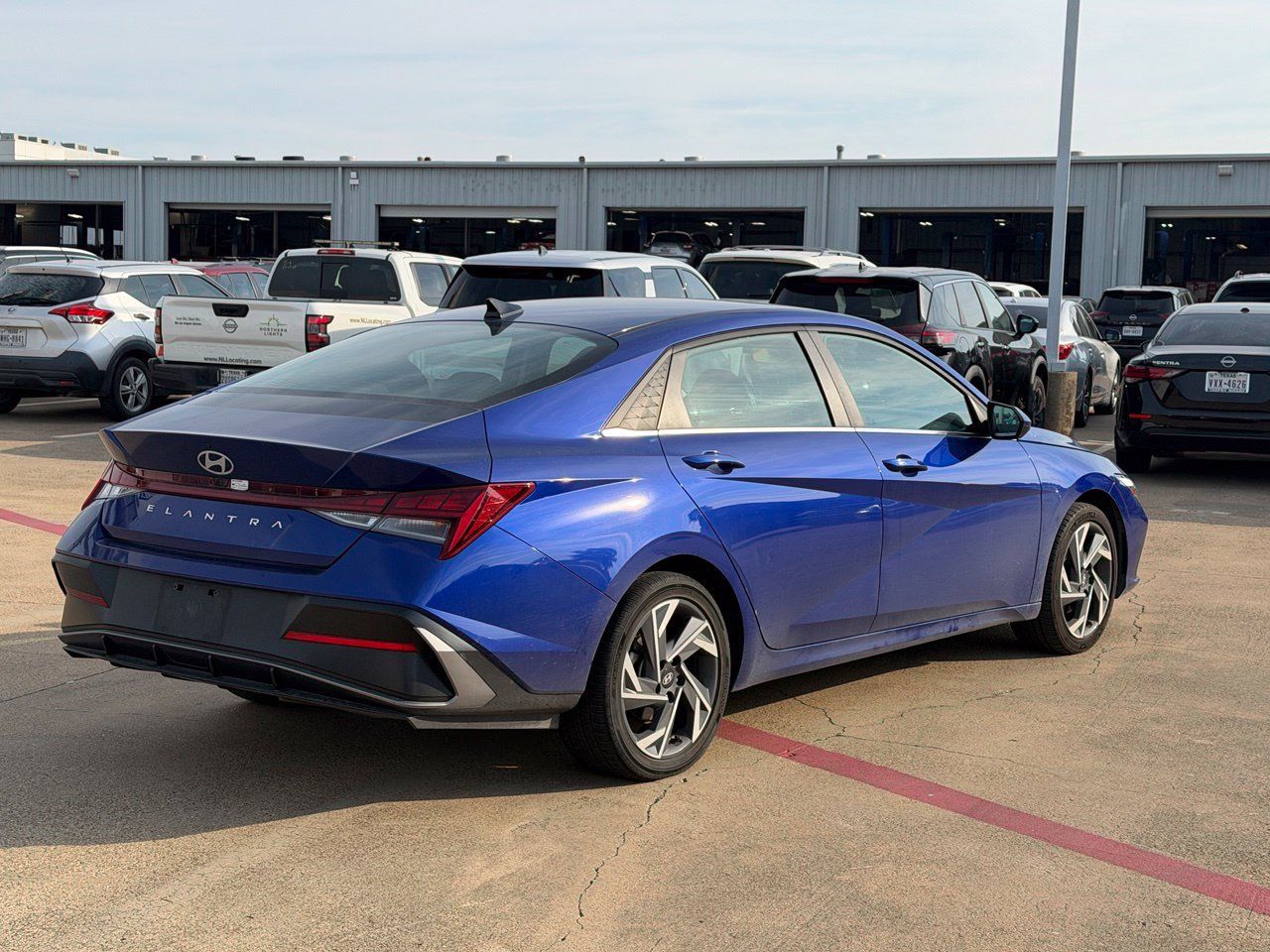 Used 2025 Hyundai Elantra SEL FWD image 3