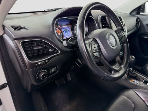 Used 2021 Jeep Cherokee Trailhawk AWD/4WD image 10