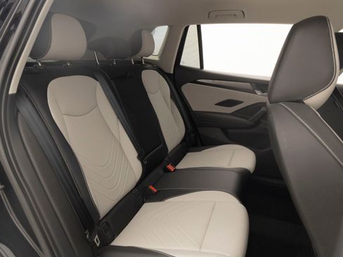 Used 2025 Volkswagen Tiguan SE AWD/4WD image 23