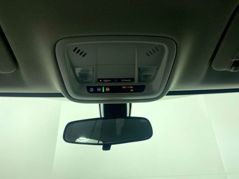 Used 2019 Chevrolet Traverse LT image 9