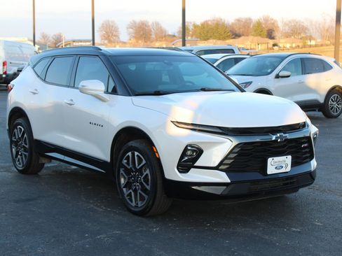Used 2023 Chevrolet Blazer RS w/ Enhanced Convenience Package image 9