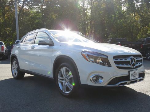 Used 2018 Mercedes-Benz GLA 250 4MATIC image 4