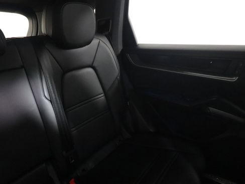 Used 2025 Porsche Cayenne S AWD/4WD image 17