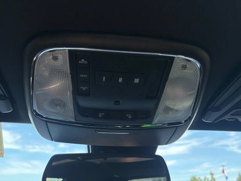 Used 2022 Dodge Charger R/T w/ Plus Group RWD image 21