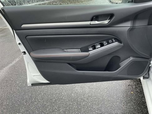 New 2025 Nissan Altima 2.5 SR image 12