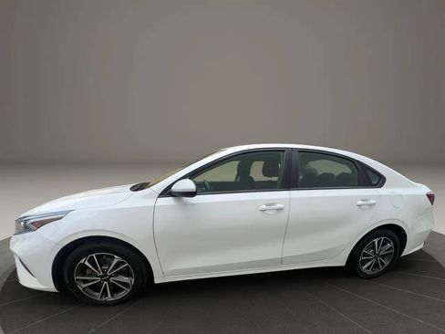 Used 2022 Kia Forte LXS FWD image 8