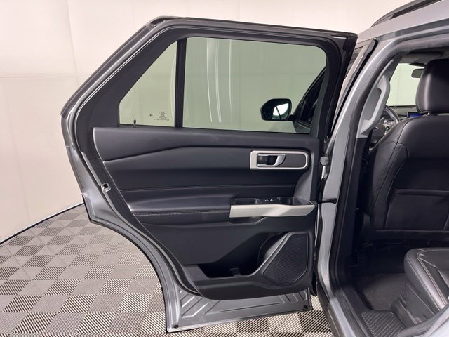 Used 2022 Ford Explorer XLT w/ Equipment Group 202A AWD/4WD image 33