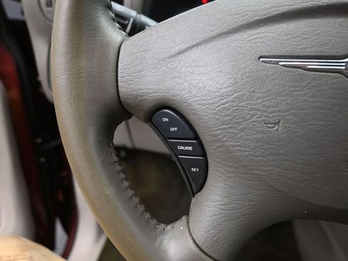 Used 2007 Chrysler Town & Country Touring w/ Luxury Group image 30