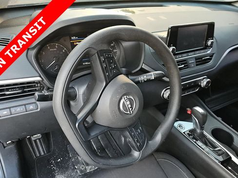 Used 2023 Nissan Altima 2.5 S FWD image 5