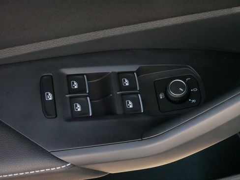 Certified 2025 Volkswagen Jetta S image 19