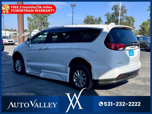 Used 2018 Chrysler Pacifica Touring Plus FWD image 6