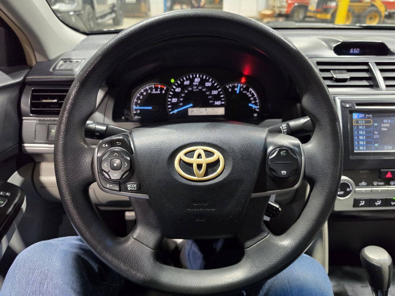Used 2013 Toyota Camry FWD image 30