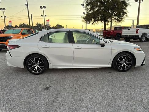 Used 2024 Toyota Camry SE image 8