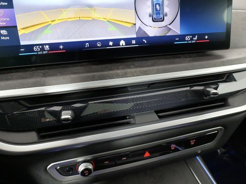 Used 2024 BMW X7 xDrive40i w/ Executive Package image 63