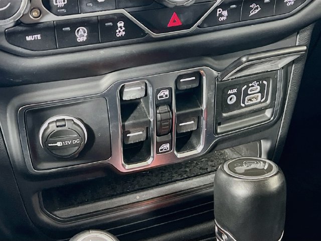 Used 2020 Jeep Wrangler Unlimited Sahara AWD/4WD image 21