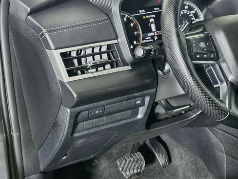 Used 2024 Mitsubishi Outlander SE FWD image 17