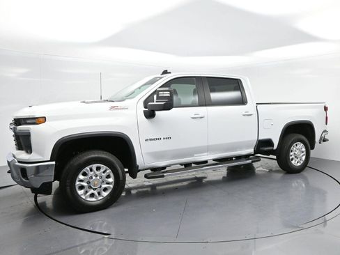 Used 2025 Chevrolet Silverado 2500 LT AWD/4WD image 4