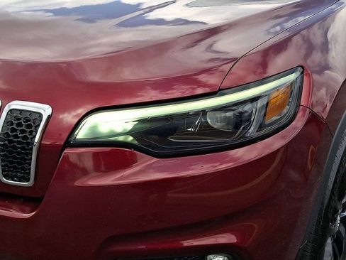 Used 2019 Jeep Cherokee Latitude Plus w/ Cold Weather Group AWD/4WD image 12