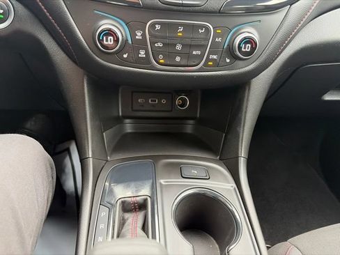 Used 2022 Chevrolet Equinox RS FWD image 21