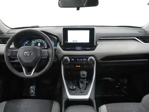Used 2025 Toyota RAV4 XLE w/ Convenience Package image 16