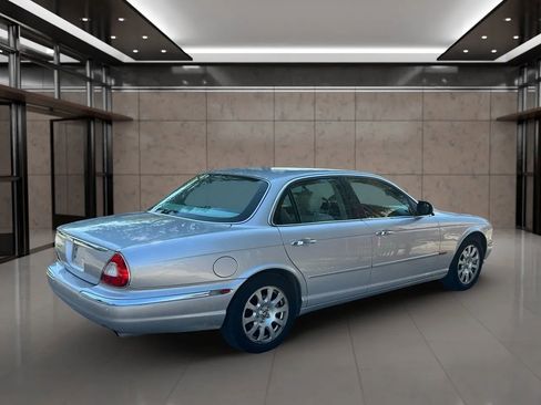 Used 2004 Jaguar XJ8 image 34